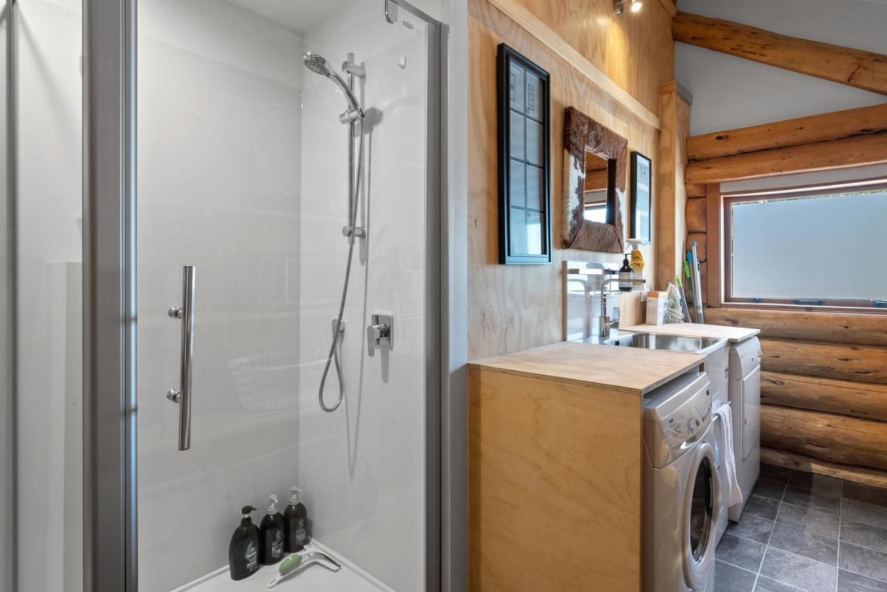 The Log House Villa Wanaka Bagian luar foto