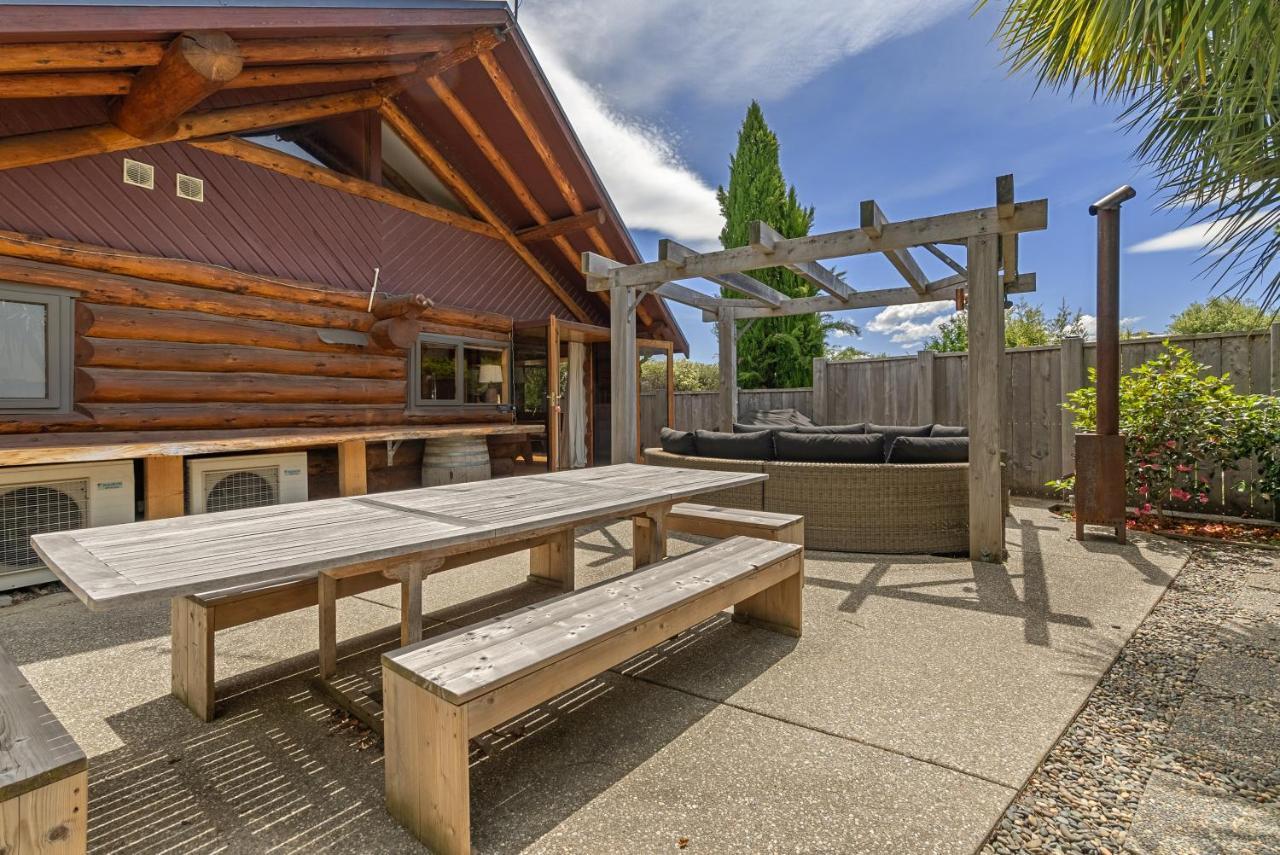 The Log House Villa Wanaka Bagian luar foto